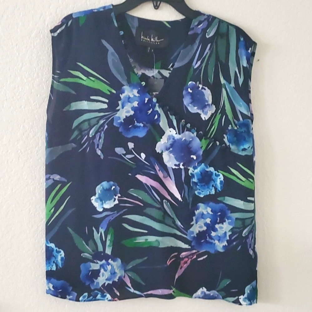 NWT. Nicole Miller, Silk floral top M